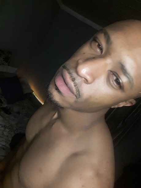Nacktes geleaktes OnlyFans-Foto von Totaloutplayer1