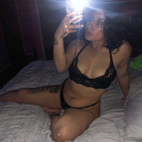 Nacktes geleaktes OnlyFans-Foto von Tiny