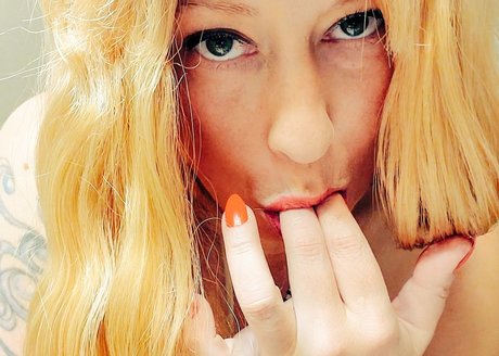 Nacktes geleaktes OnlyFans-Foto von Liana The Italian Stallion 