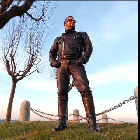 Nacktes geleaktes OnlyFans-Foto von Titanoleather