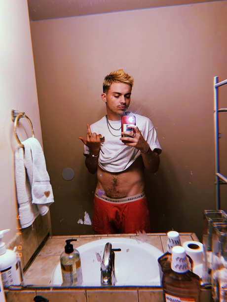 Nacktes geleaktes OnlyFans-Foto von Nik