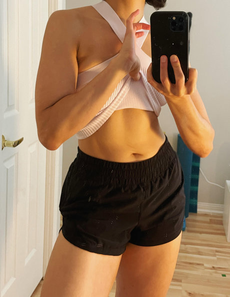 Nacktes geleaktes OnlyFans-Foto von Ada