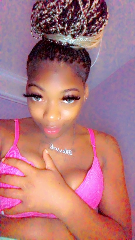 Nacktes geleaktes OnlyFans-Foto von U2215104