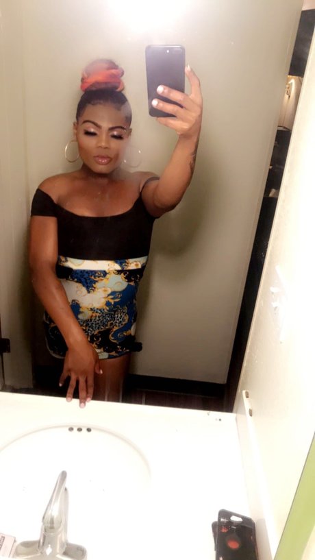 Nacktes geleaktes OnlyFans-Foto von Rasheeda