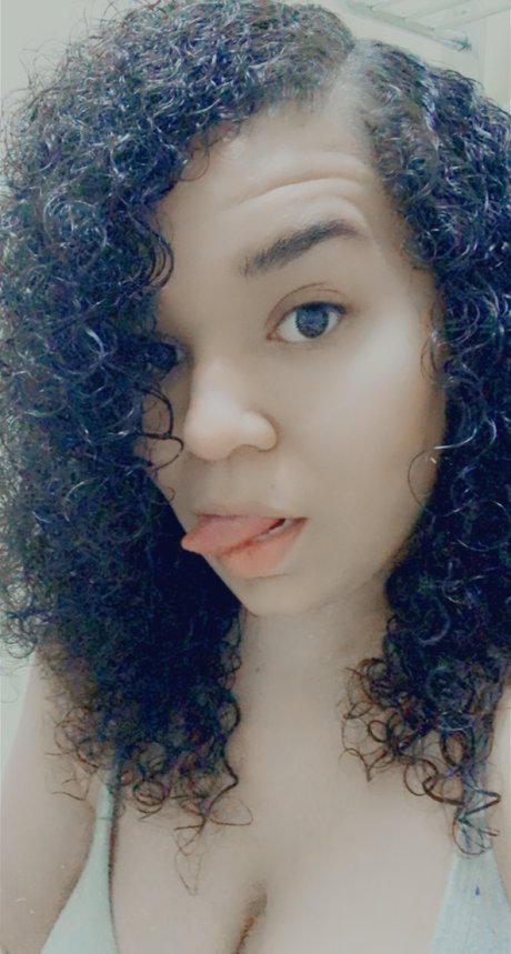 Nacktes geleaktes OnlyFans-Foto von Scarlet Rose