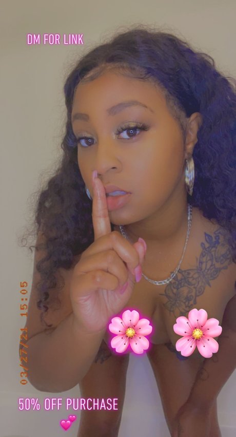 Nacktes geleaktes OnlyFans-Foto von Badgirl95