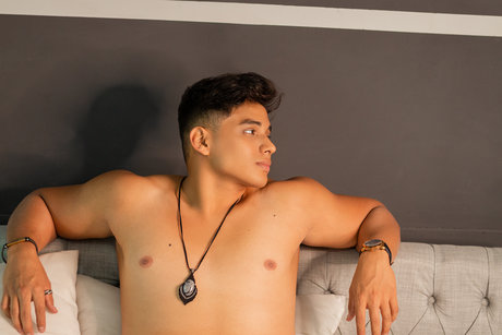 Nacktes geleaktes OnlyFans-Foto von Mikeposl