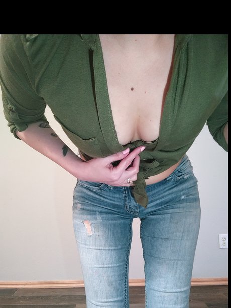 Nacktes geleaktes OnlyFans-Foto von Tinyladyxoxo
