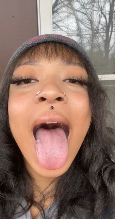 Nacktes geleaktes OnlyFans-Foto von Magiin