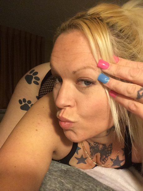 Nacktes geleaktes OnlyFans-Foto von Trapbullient Pink