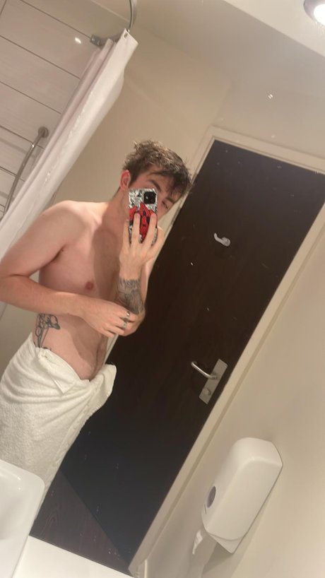 Nacktes geleaktes OnlyFans-Foto von Tattedsloth