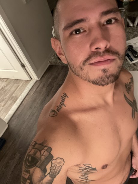 Nacktes geleaktes OnlyFans-Foto von Topher Martinez