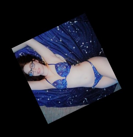 Nacktes geleaktes OnlyFans-Foto von Titaniaxscarlet