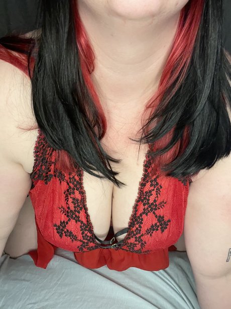 Nacktes geleaktes OnlyFans-Foto von Mia Babe