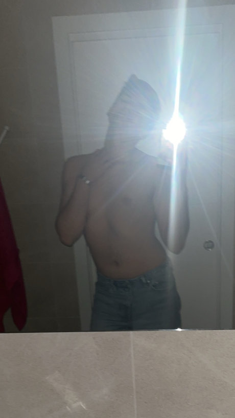 Nacktes geleaktes OnlyFans-Foto von Ionu Oancia