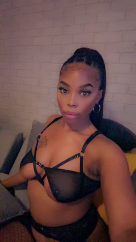 Nacktes geleaktes OnlyFans-Foto von Tiara London
