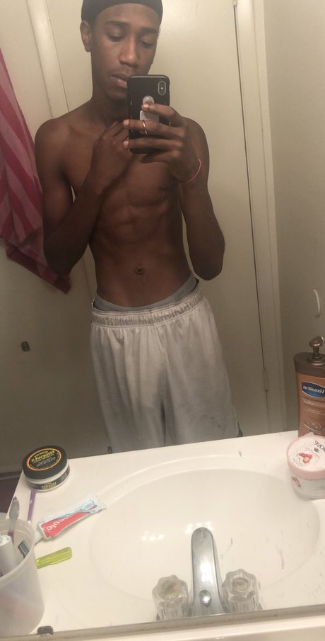 Nacktes geleaktes OnlyFans-Foto von 11 Inch Monster