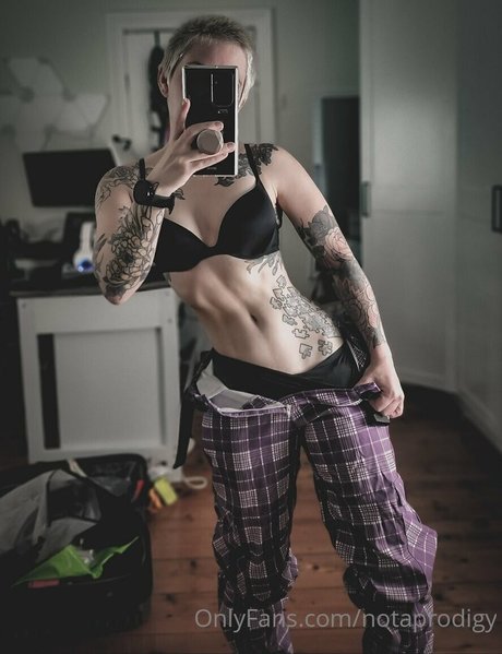 Nacktes geleaktes OnlyFans-Foto von Notaprodigy