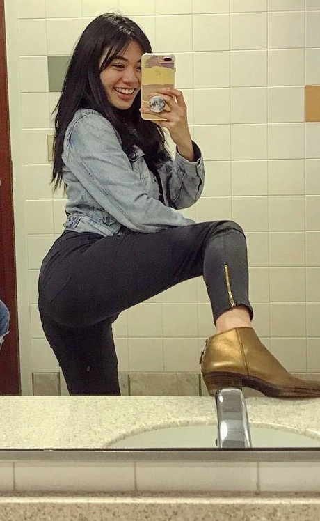 Nacktes geleaktes OnlyFans-Foto von Reyna Morena