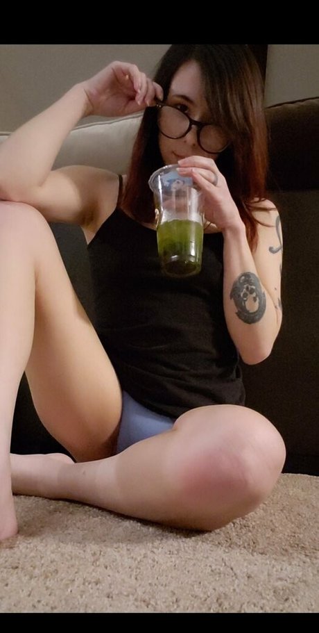 Nacktes geleaktes OnlyFans-Foto von Nomnstromn