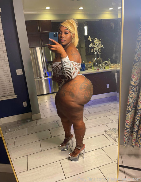 Nacktes geleaktes OnlyFans-Foto von Therealfyebottom