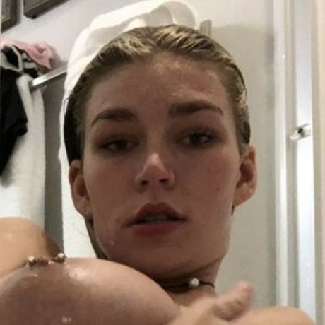Nacktes geleaktes OnlyFans-Foto von Savannah Lewis