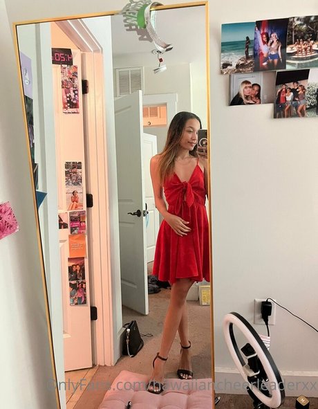 Nacktes geleaktes OnlyFans-Foto von Hawaiian Cheerleader