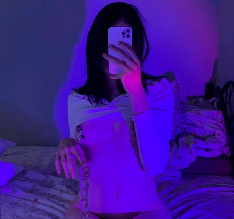 Nacktes geleaktes OnlyFans-Foto von Asyapixie