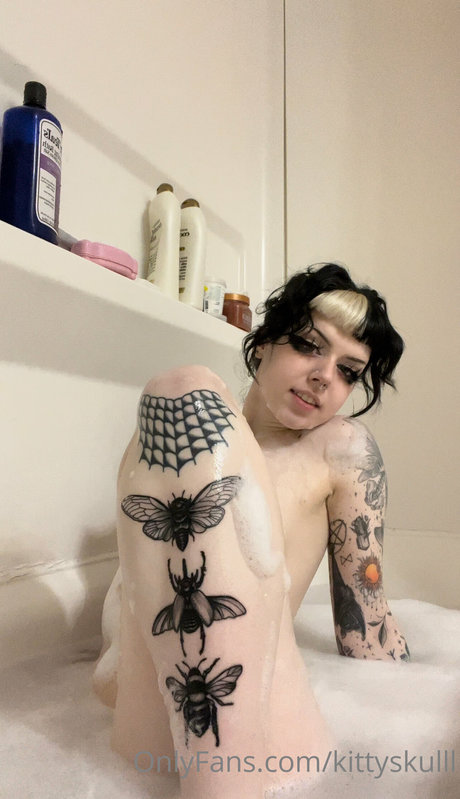 Nacktes geleaktes OnlyFans-Foto von Caroline Carr