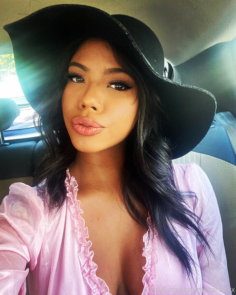 Nacktes geleaktes OnlyFans-Foto von Nia Nacci