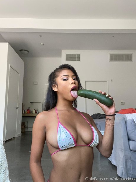 Nacktes geleaktes OnlyFans-Foto von Nia Nacci