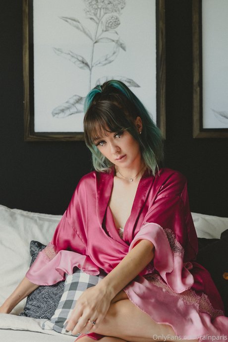 Nacktes geleaktes OnlyFans-Foto von Rain Paris