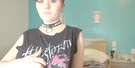 Nacktes geleaktes OnlyFans-Foto von Curvy Elvish Girl