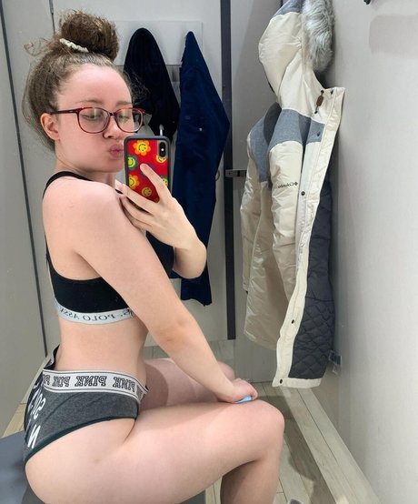 Nacktes geleaktes OnlyFans-Foto von Alyssa Cleversey