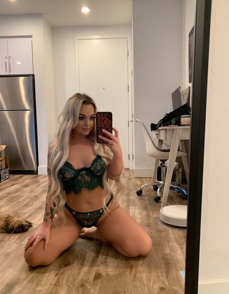 Nacktes geleaktes OnlyFans-Foto von Olivia Cara