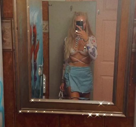 Nacktes geleaktes OnlyFans-Foto von Ellismae