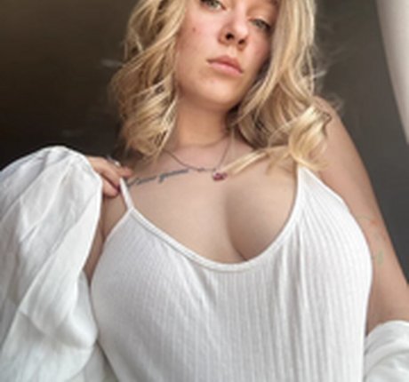 Nacktes geleaktes OnlyFans-Foto von Dog Queen