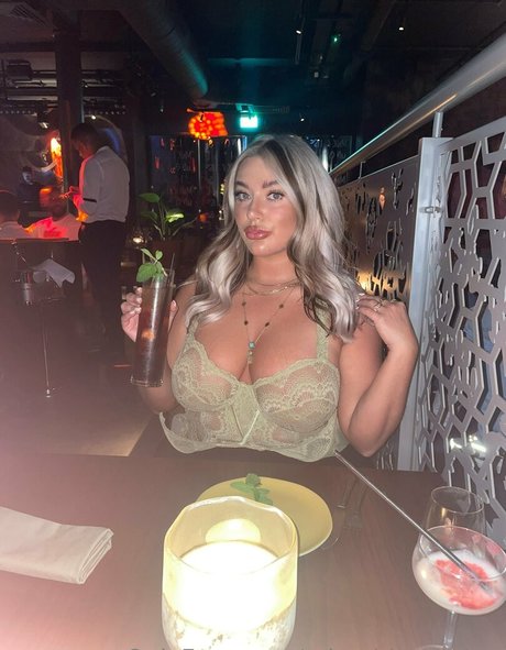 Nacktes geleaktes OnlyFans-Foto von Misschloeamber