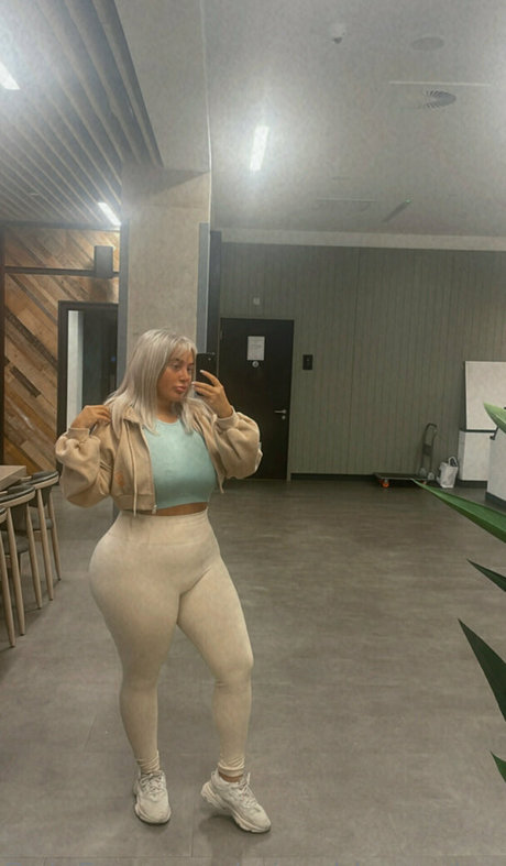 Nacktes geleaktes OnlyFans-Foto von Misschloeamber