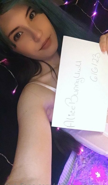 Nacktes geleaktes OnlyFans-Foto von Alicebunnyuwu