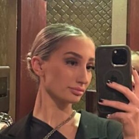 Nacktes geleaktes OnlyFans-Foto von Courtney Maloney