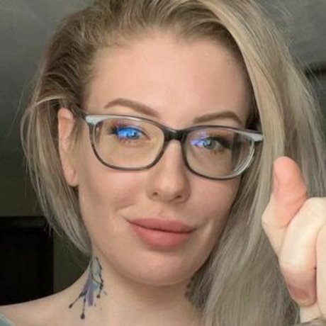 Nacktes geleaktes OnlyFans-Foto von Sarah Karuna Satori