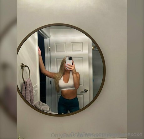 Nacktes geleaktes OnlyFans-Foto von Noelleeexoxo