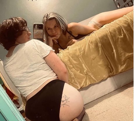 Nacktes geleaktes OnlyFans-Foto von Shwayze Babes