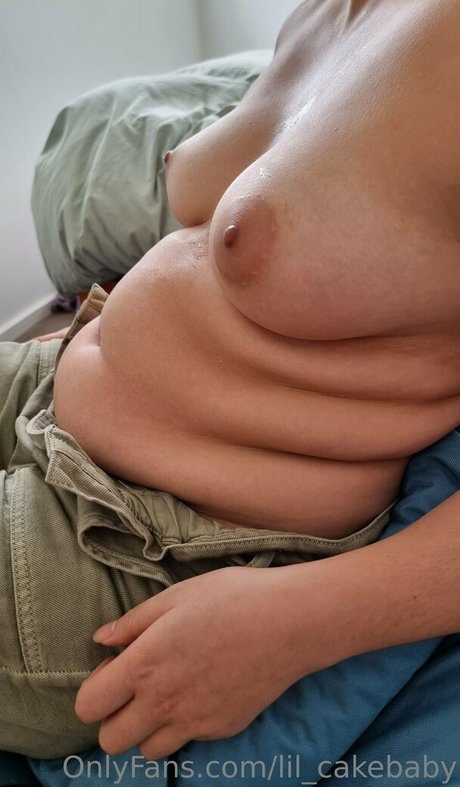 Nacktes geleaktes OnlyFans-Foto von Lilcakebaby