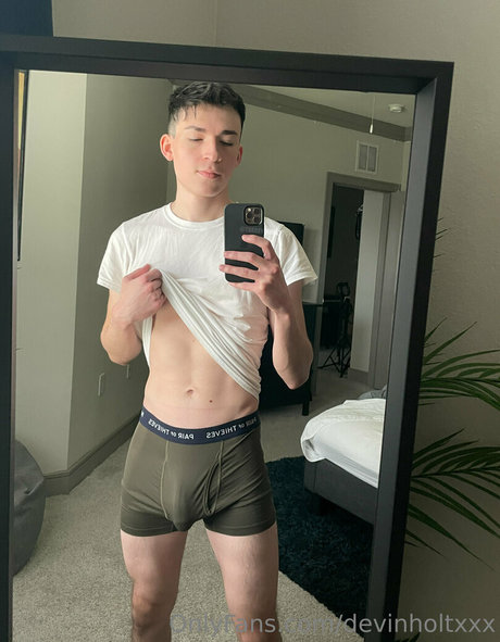 Nacktes geleaktes OnlyFans-Foto von Devinholtxxx