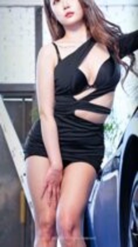 Nacktes geleaktes OnlyFans-Foto von Bomi Girl Crush