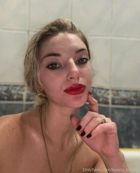 Nacktes geleaktes OnlyFans-Foto von Bunnyblondee