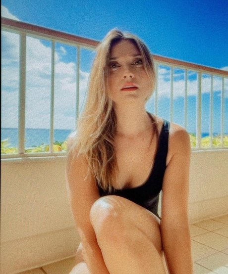 Nacktes geleaktes OnlyFans-Foto von Spencer Grammer