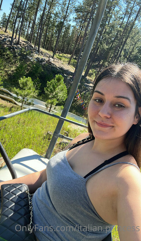 Nacktes geleaktes OnlyFans-Foto von Italianprincess